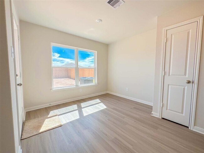 Building Photo - 16322 Sweet Grv Dr