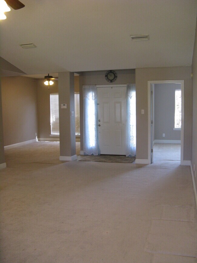 Foyer - 2380 Polo Pl W