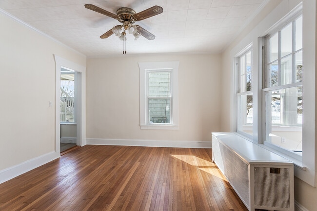 Building Photo - 32 Bartlett Ave