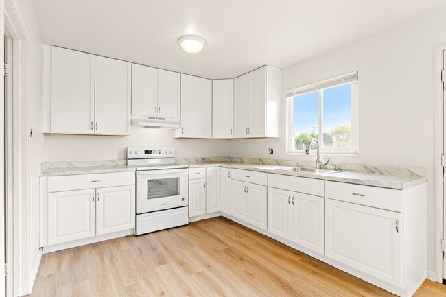 Building Photo - Just Updated! 3 Bed House in San Leandro |...