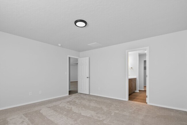 Building Photo - $200.00 Move in Special for September / Oc...