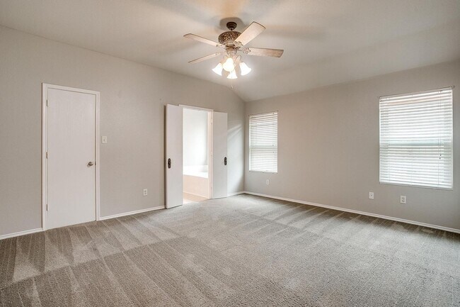 Building Photo - Spacious 4 Bed, 2 Bath Home in Ranch at Ea...