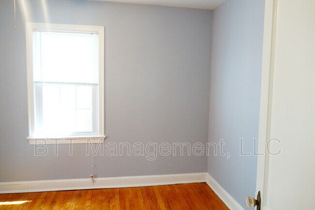 Building Photo - 8401 Greenwood Ave
