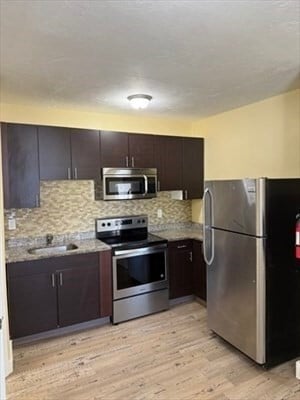 Building Photo - 43 Leavitt St