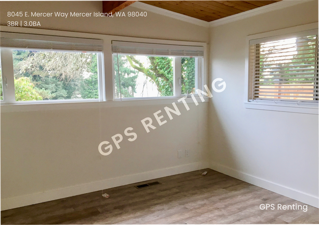 Building Photo - Elegant South Mercer Island Home with Lake...