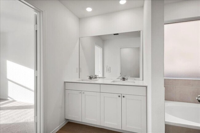 Building Photo - 212 Seven Seas Dr