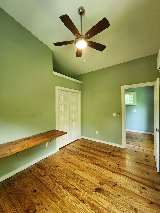 Building Photo - West Asheville Rental