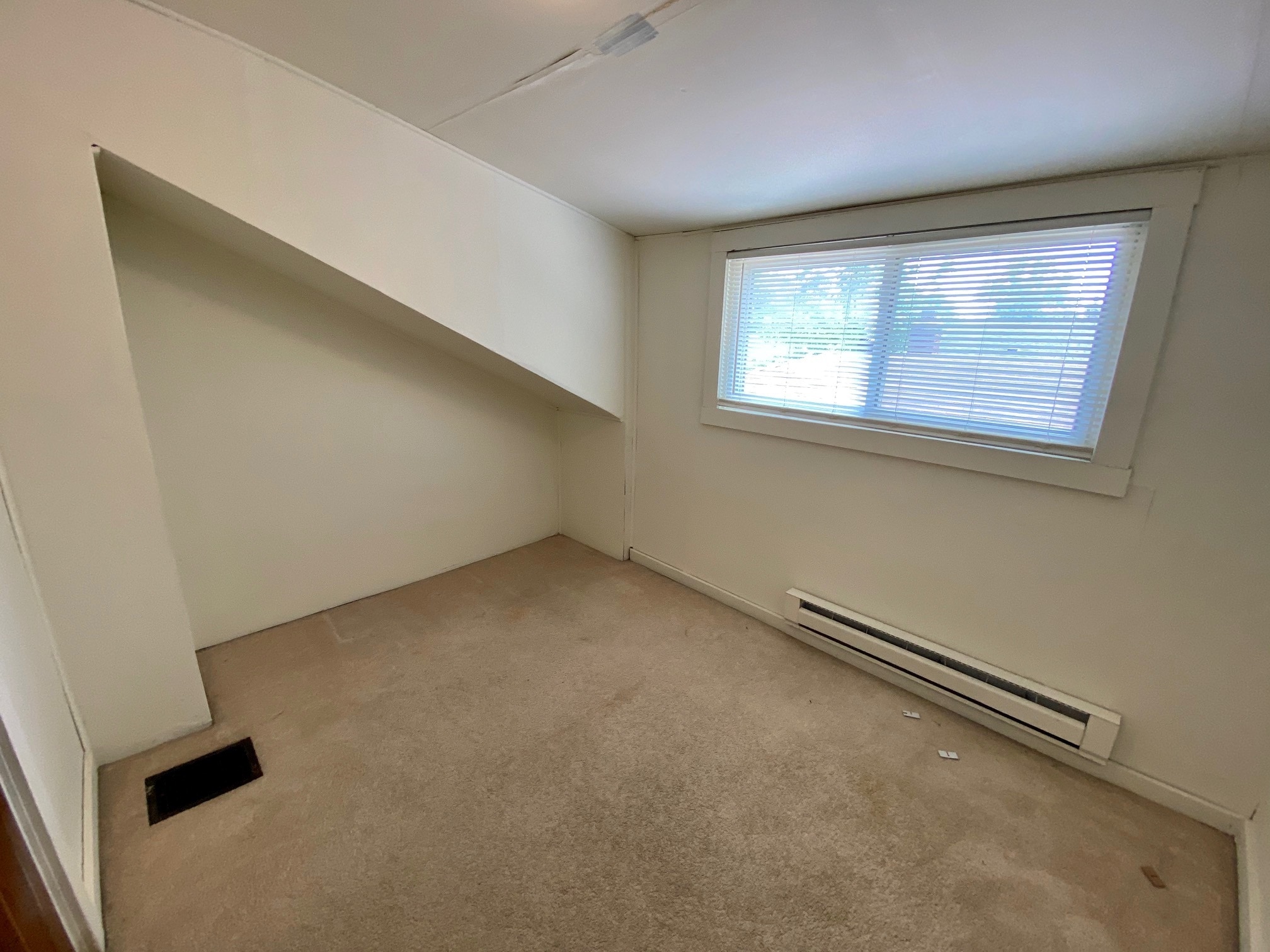 Building Photo - 780 Hillview Ave