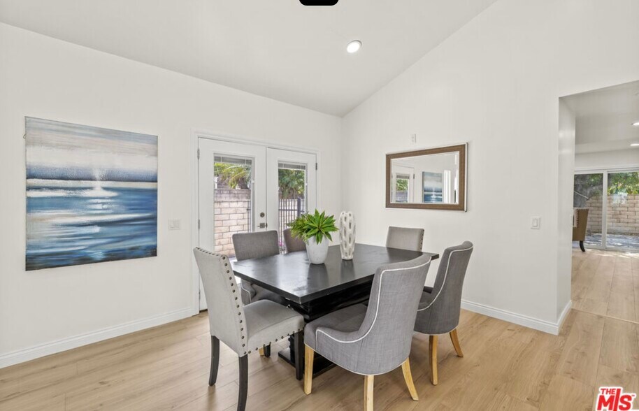 Building Photo - 13 Pepper Ct