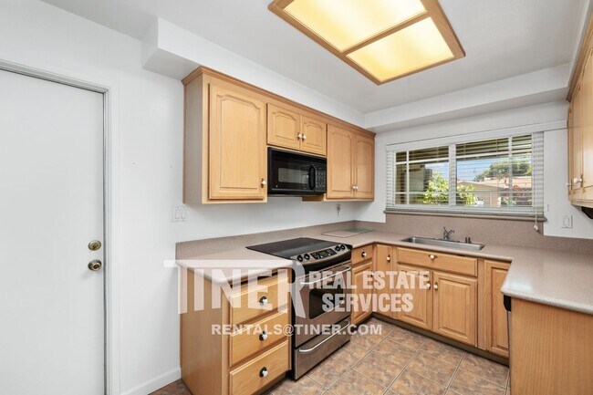 Building Photo - 4935 Kurz Cir