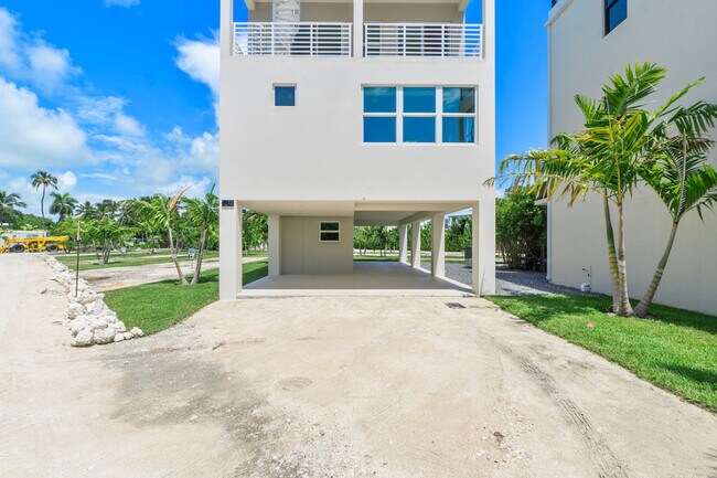 Building Photo - 99 Seaside Ave