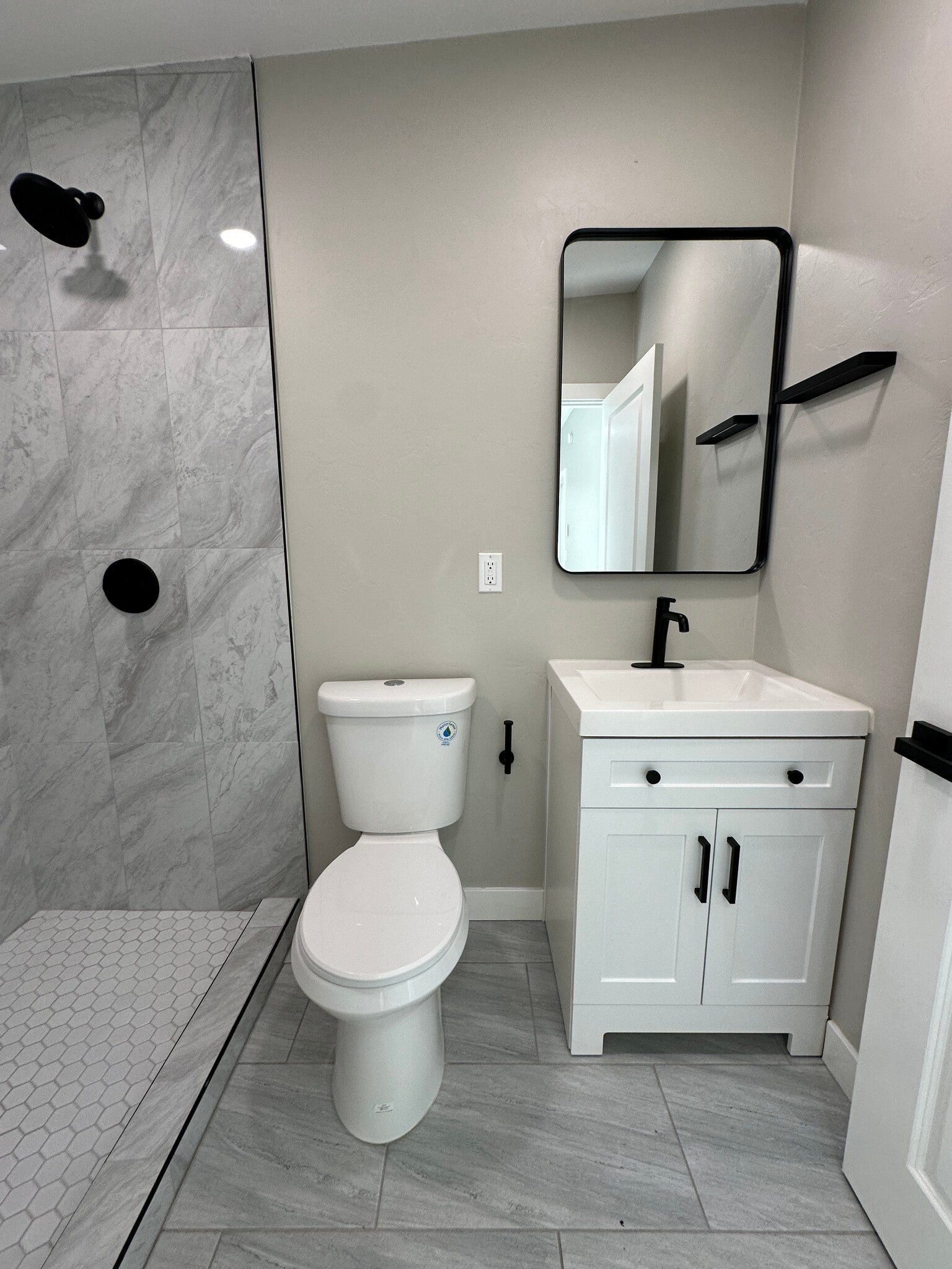 Master bath - 1331 W Speedway Blvd