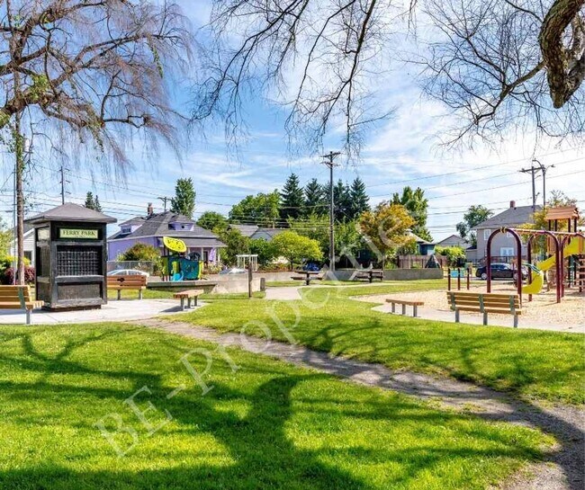 Building Photo - Central Tacoma Rambler