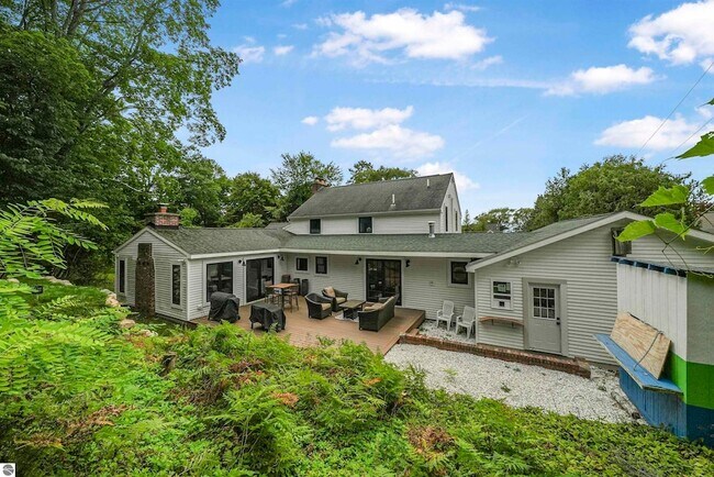 Building Photo - 7320 Peninsula Dr