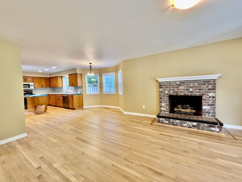 Building Photo - 17147 Warren Ct