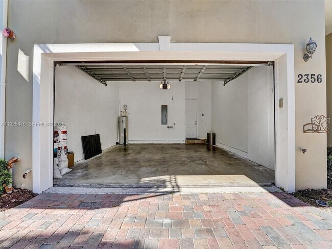 Building Photo - 2356 Wilton Dr