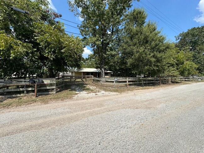 Building Photo - 22450 Oakley Rd