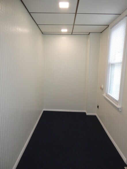 Mudroom/laundry room - 314 Saratoga St