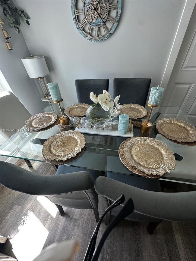 Building Photo - 323 Burgundy G