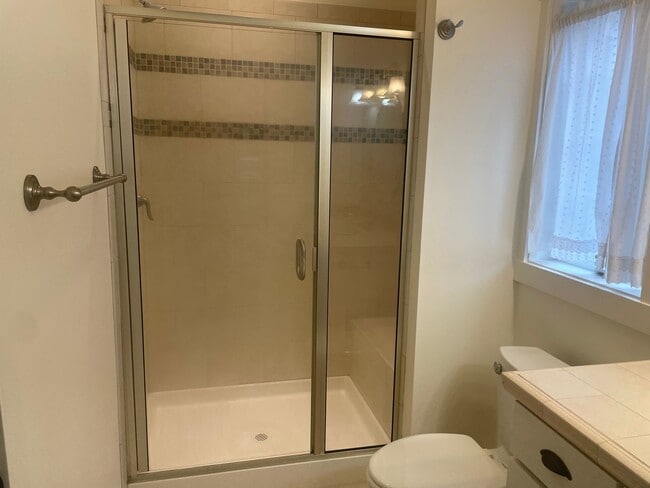 Building Photo - Desirable Langley Home Minutes From Downtowm!