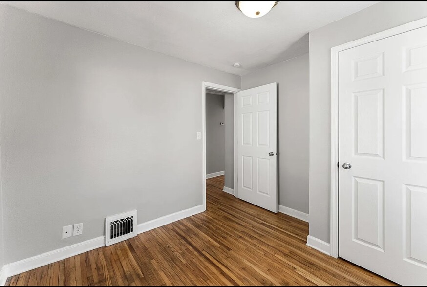 Building Photo - 383 Dewey St