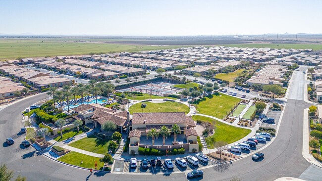 Building Photo - 180 Degrees of Golf Views