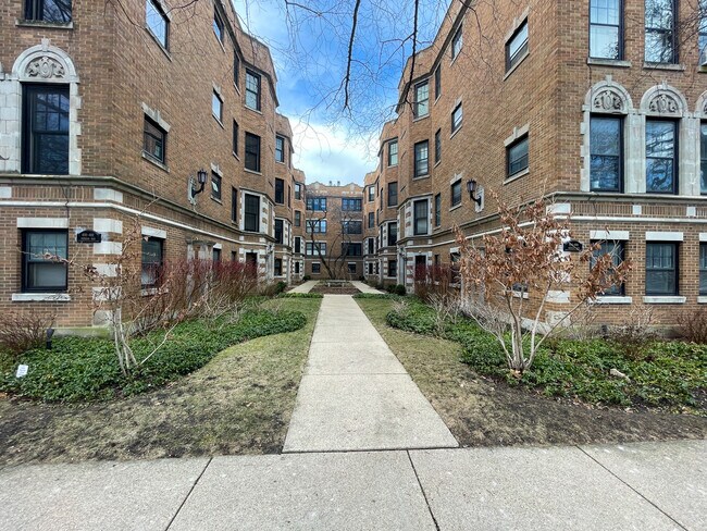 Primary Photo - 606 Sheridan Rd