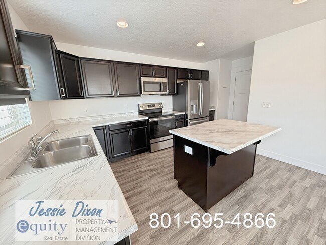 Building Photo - 1822 W Parkview Dr