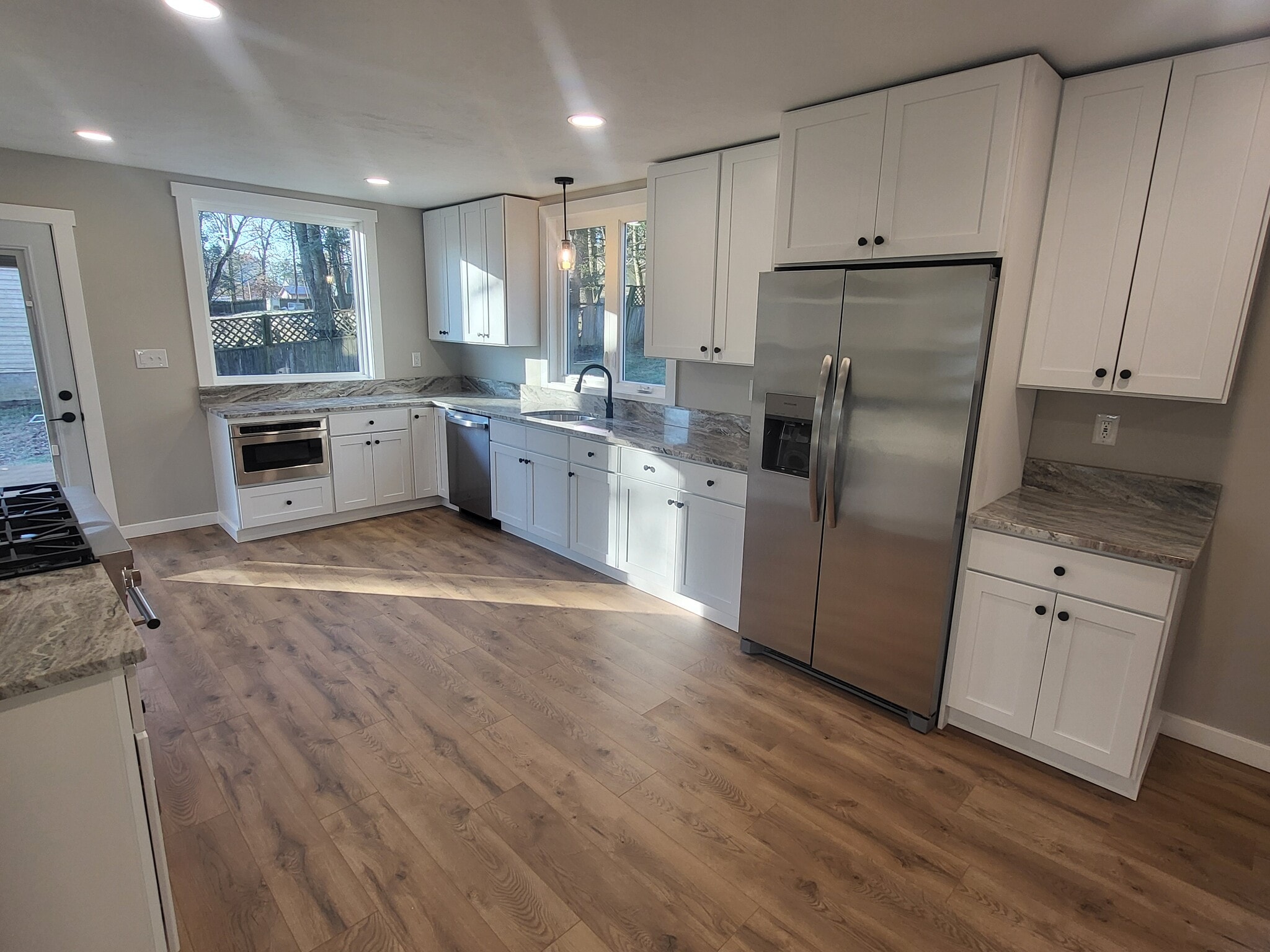 Building Photo - 9755 Grosick Rd