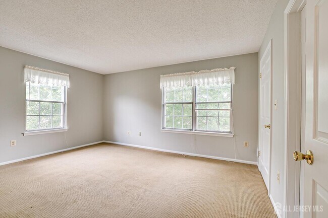 Building Photo - 152 Darwin Ln