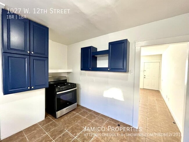 Building Photo - 1027 W 12th St