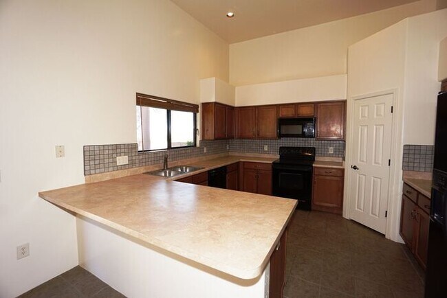 Building Photo - Spacious 3BR East Tucson Home | 1,889 SQFT & 2-Car Garage