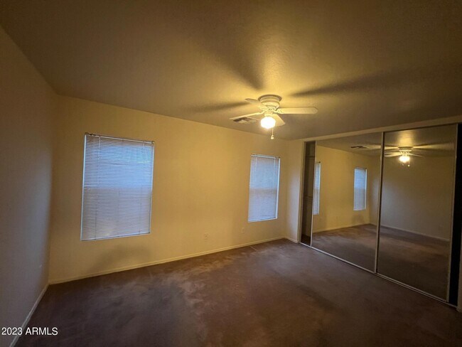 Building Photo - 10289 N 115th Dr