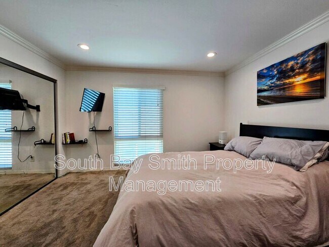 Building Photo - 320 Hermosa Ave