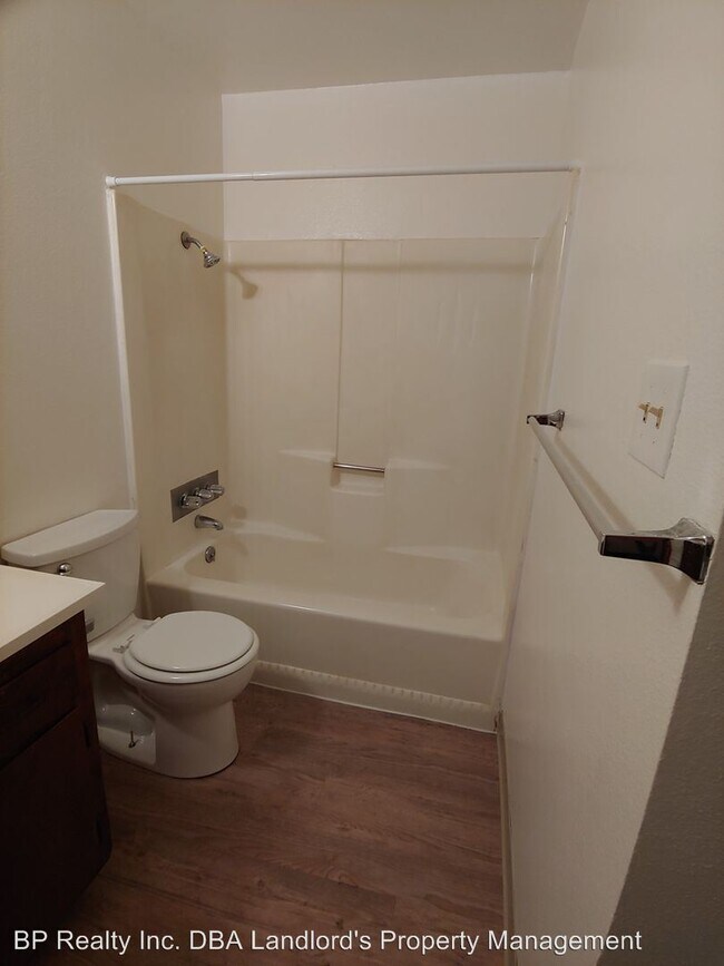 Building Photo - 606 Starr Ave