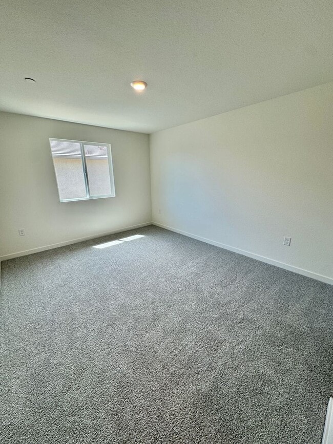 Building Photo - FOUR-FIVE/OFFICE BEDROOM THREE BATHROOM SE...