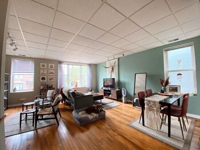 Building Photo - 2117 W Ohio St