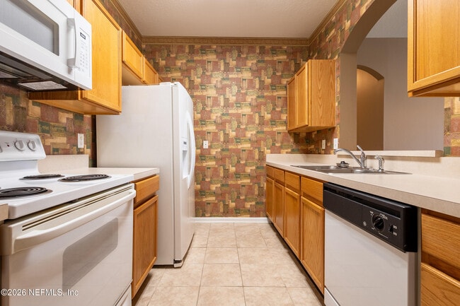 Building Photo - 7990 Baymeadows Cir E