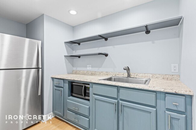 Building Photo - Elegant Contemporary Home in North Asheville