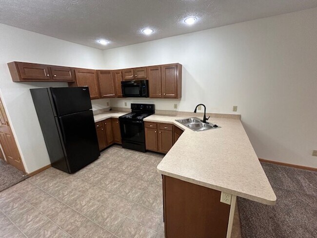 Building Photo - Executive Ranch Condo with 1 Bedroom, 1 Bath, and 1-Car Attached Garage in Troy, Ohio