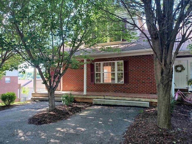 Building Photo - 365 Tall Oak Blvd NW