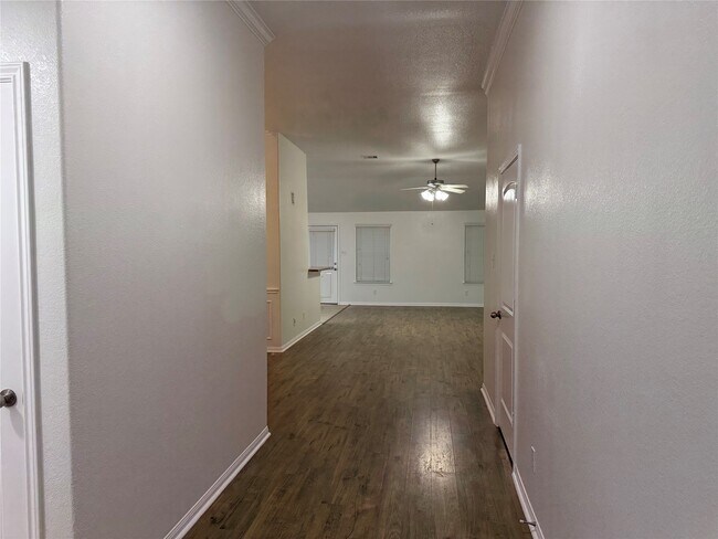 Building Photo - 958 Oak Glen Dr