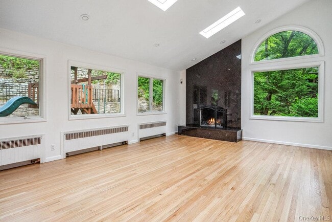 Building Photo - 44 Sandy Hollow Rd