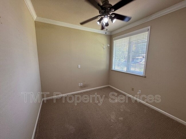 Building Photo - 301 Brimfield Ct