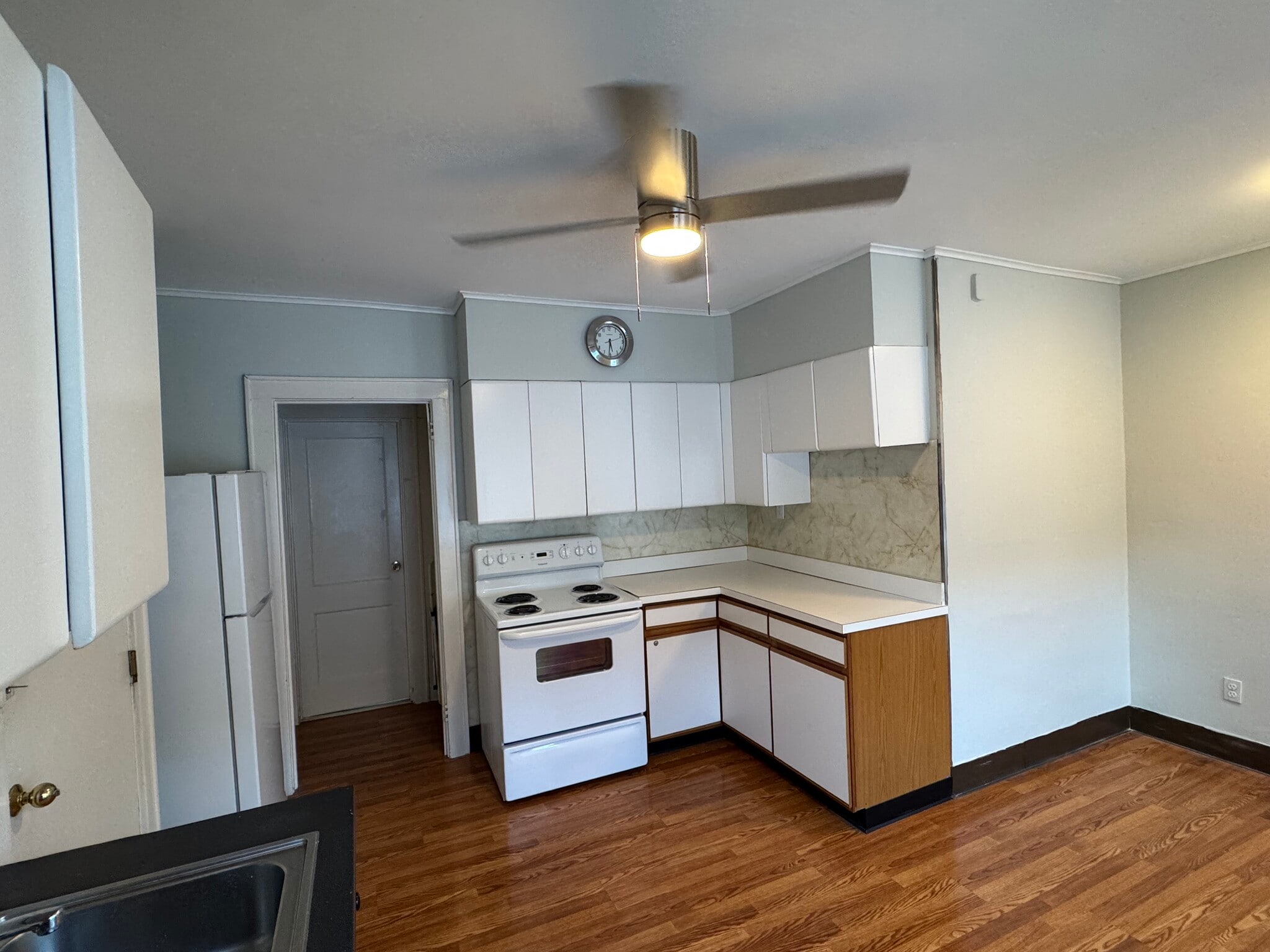 Kitchen - 135 Dover Rd