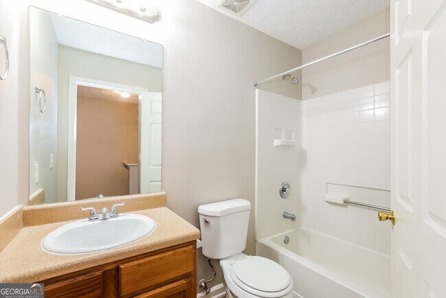 Building Photo - 2286 Strathmoor Manor Dr