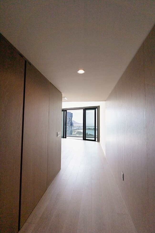 Building Photo - 1000 Auahi St