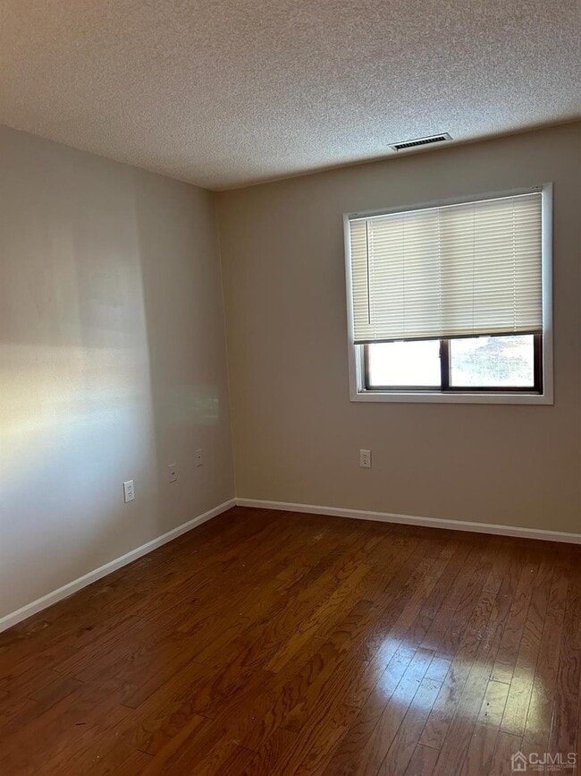 Building Photo - 614 Aspen Dr