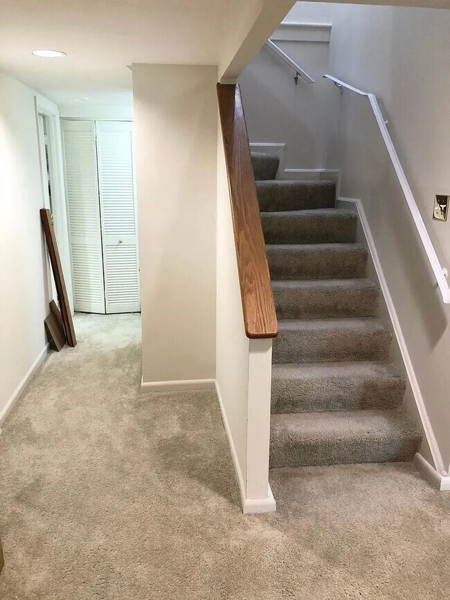 Building Photo - Regency Estates 5 BR 3 BA