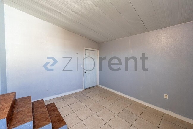 Building Photo - 1050 SW 131st Ave